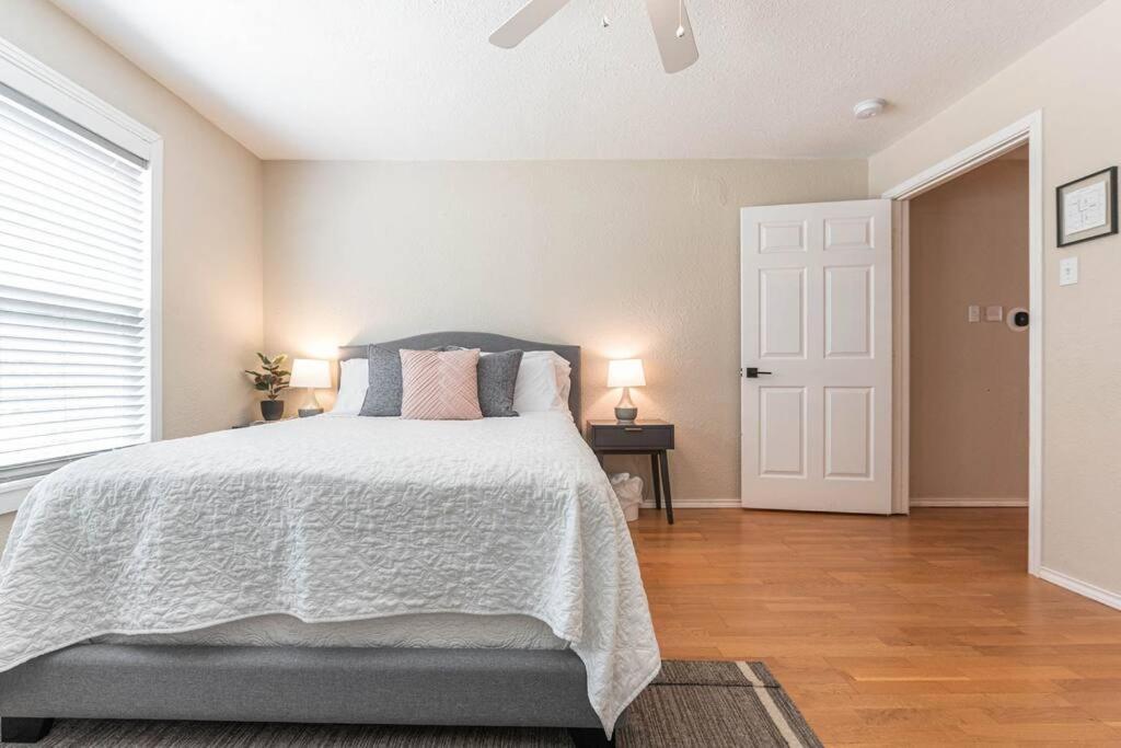 Escape To A Restored 1920S East Waco Bungalow Luaran gambar
