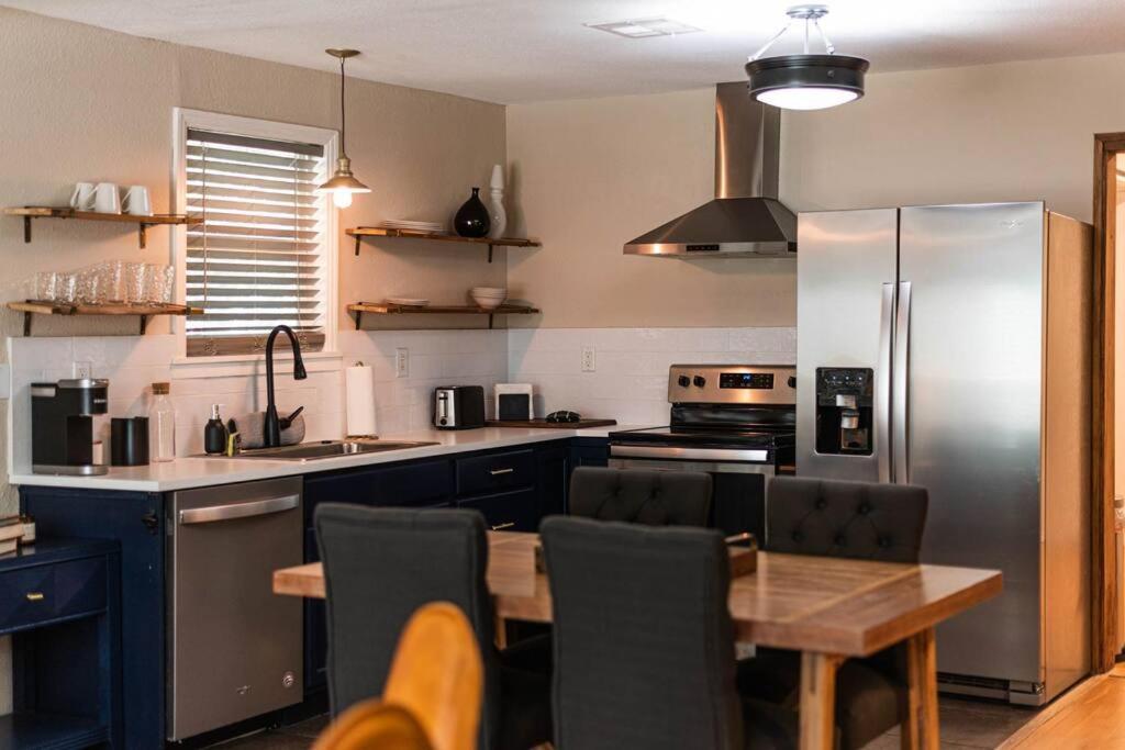 Escape To A Restored 1920S East Waco Bungalow Luaran gambar