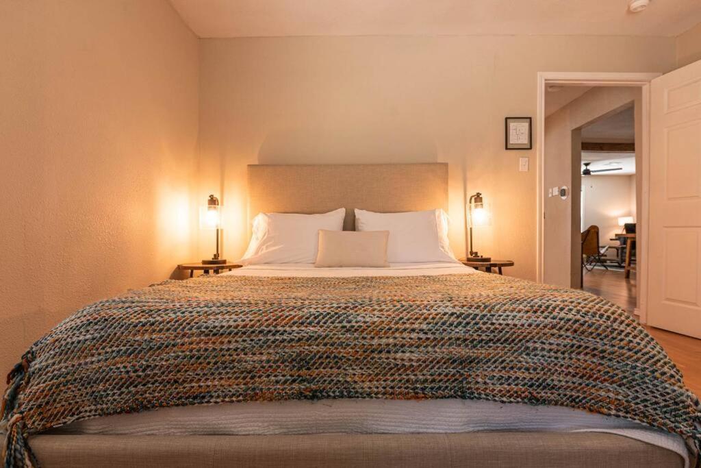 Escape To A Restored 1920S East Waco Bungalow Luaran gambar